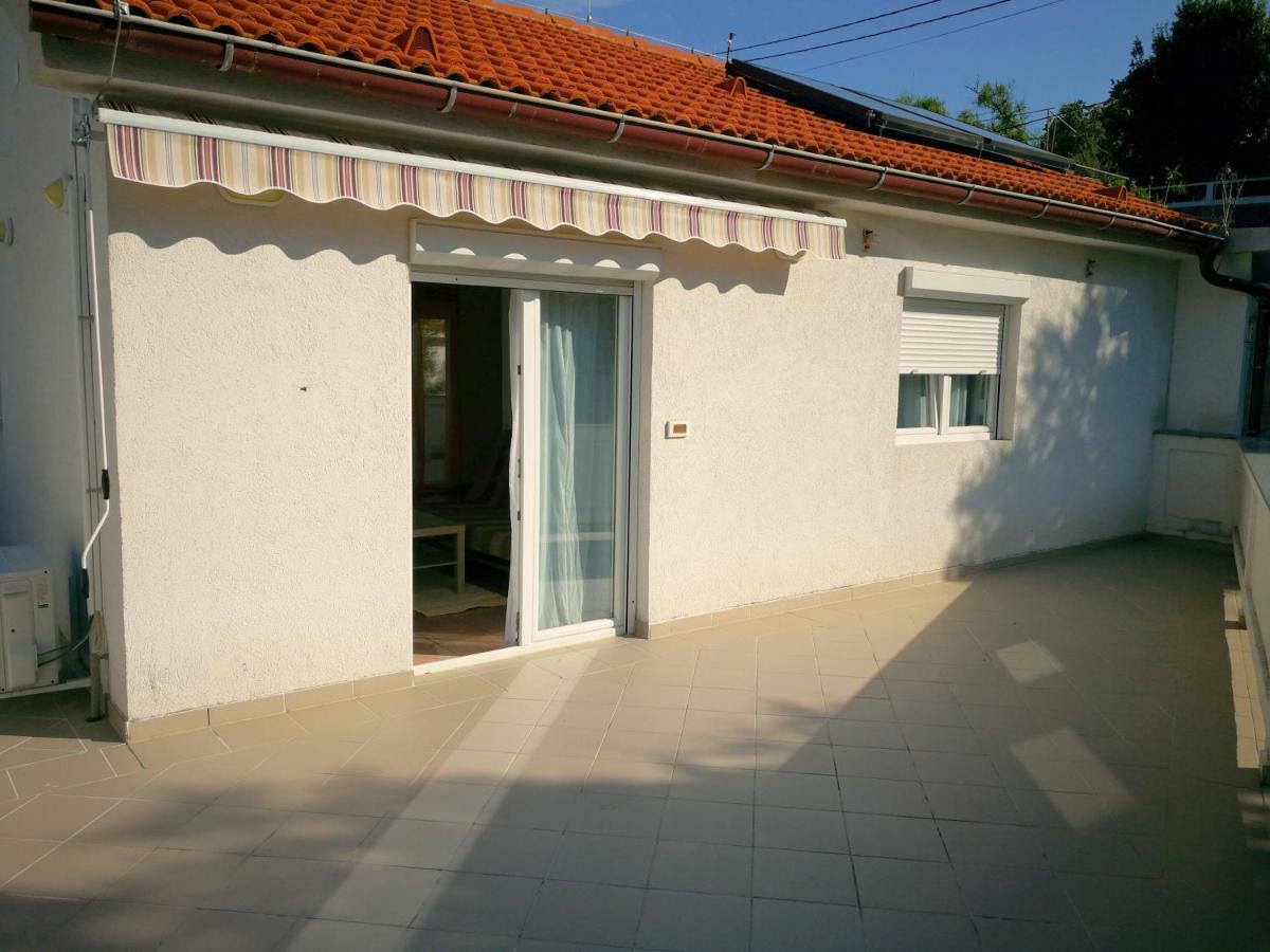 Family Friendly Apartments Island Rab Kampor Ngoại thất bức ảnh