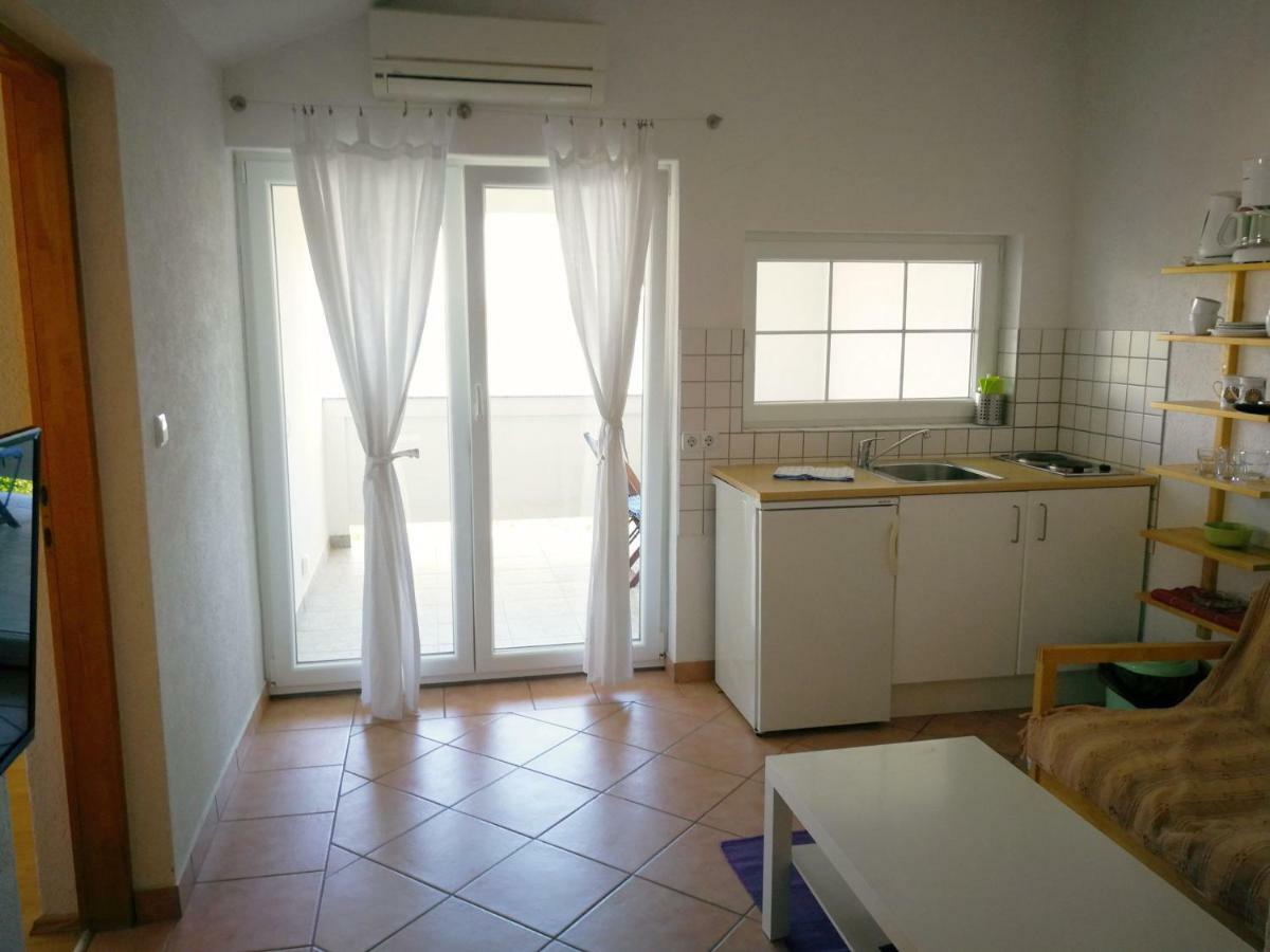 Family Friendly Apartments Island Rab Kampor Ngoại thất bức ảnh