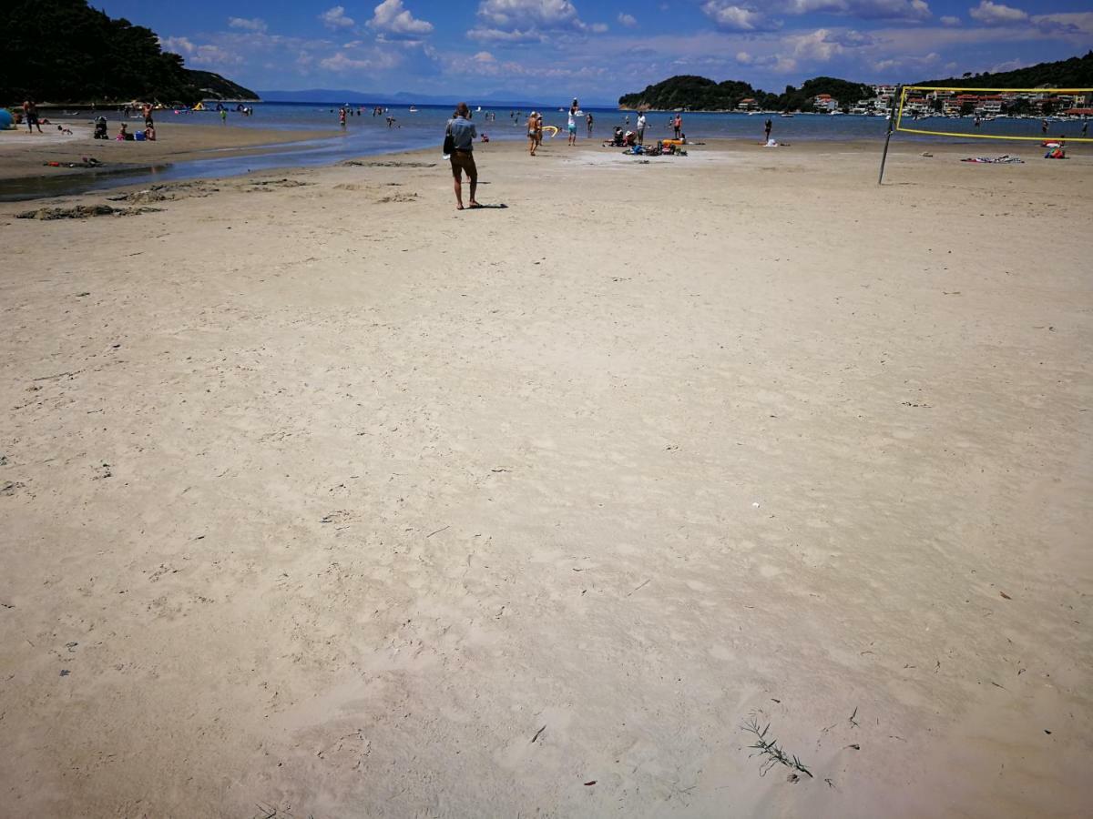 Family Friendly Apartments Island Rab Kampor Ngoại thất bức ảnh