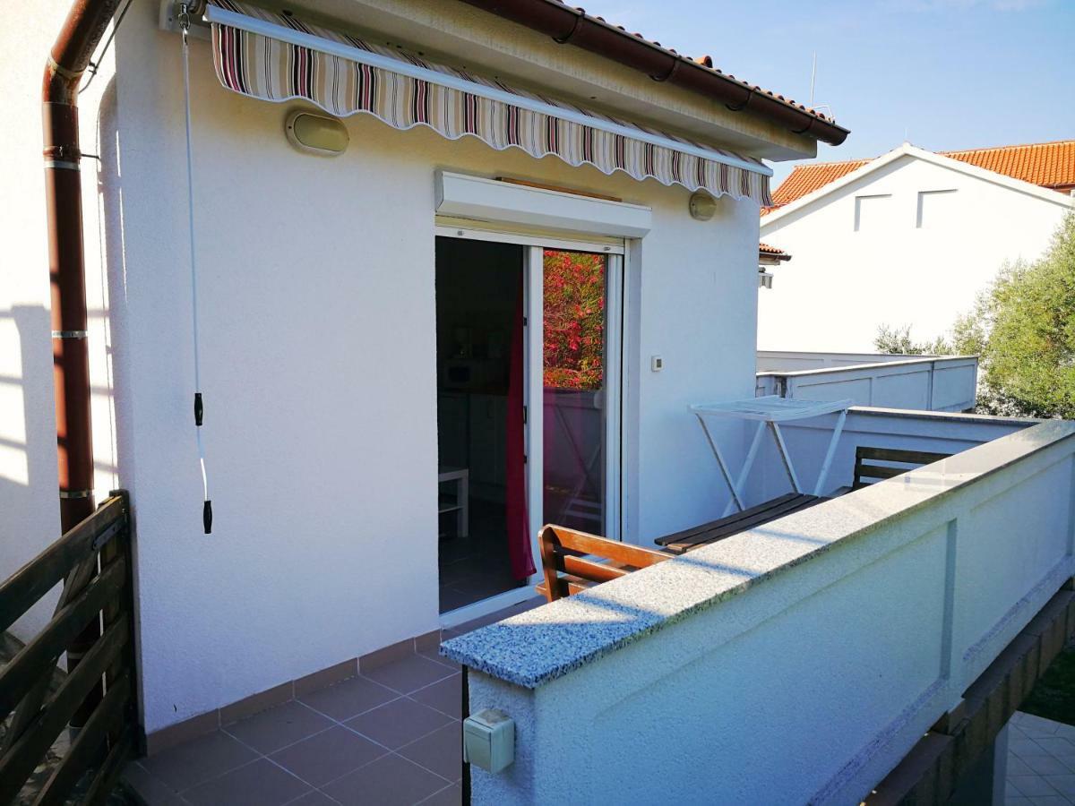 Family Friendly Apartments Island Rab Kampor Ngoại thất bức ảnh