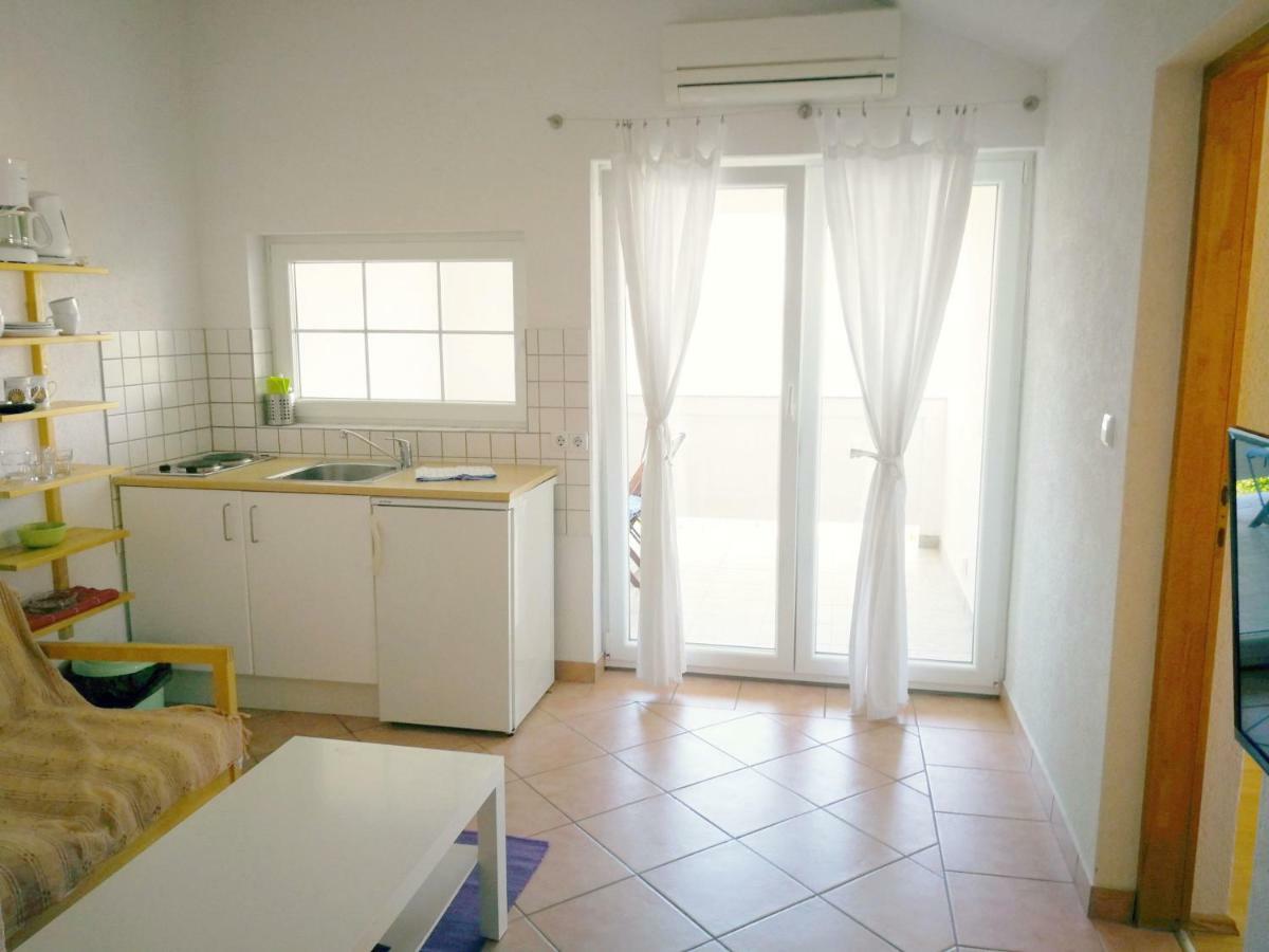 Family Friendly Apartments Island Rab Kampor Ngoại thất bức ảnh