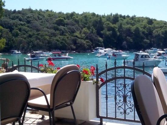 Family Friendly Apartments Island Rab Kampor Ngoại thất bức ảnh